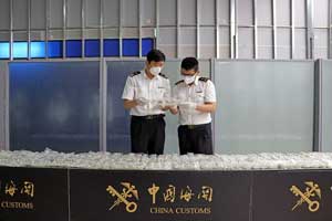 煙臺(tái)海關(guān)一次性查獲“三無”減肥產(chǎn)品超5萬粒，滿滿兩大箱 