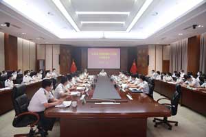 海關(guān)總署政治部主任、黨委委員許大純?cè)卩嵵莺ｊP(guān)主持召開(kāi)定點(diǎn)幫扶和對(duì)口支援工作推進(jìn)會(huì)并調(diào)研該關(guān)主題教育開(kāi)展情況