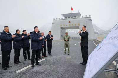 海關(guān)總署署長俞建華到新疆調(diào)研