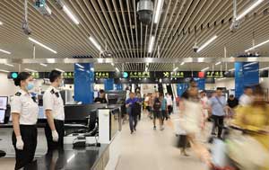 海關(guān)智能監(jiān)管 旅客通關(guān)更優(yōu) 青茂口岸驗放旅客超3000萬人次