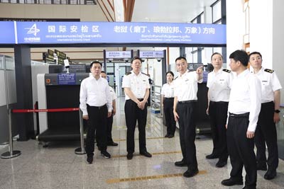 海關(guān)總署署長俞建華到云南調(diào)研（圖）