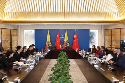 海關總署副署長王令浚會見厄瓜多爾海關總署署長羅塞羅（圖）