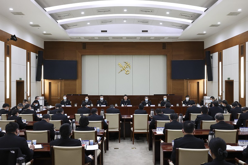 海關總署黨委舉行理論學習中心組（擴大）學習 以智慧海關建設服務社會主義現(xiàn)代化強國建設