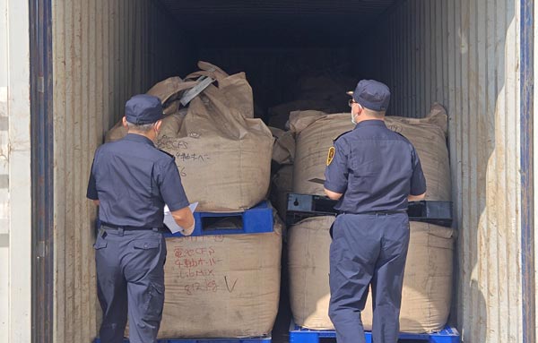 濟(jì)南海關(guān)查獲禁止進(jìn)口固體廢物23噸