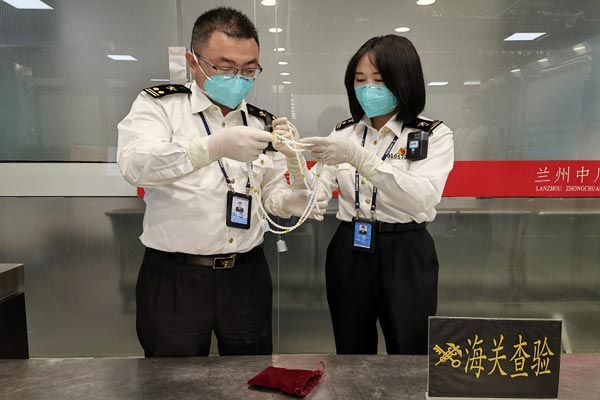 蘭州海關(guān)查獲瀕危物種硨磲制品