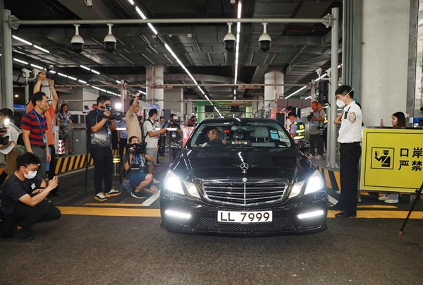 “港車北上”政策落地實施 首輛香港單牌車經(jīng)大橋口岸進入廣東