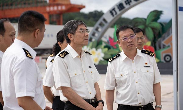 7月5日至7日，海關總署副署長王令浚在昆明海關調研