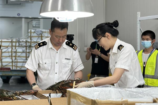 休漁期“不斷供” 寧波海關(guān)“機(jī)到即辦、即到即查”保障海鮮進(jìn)口