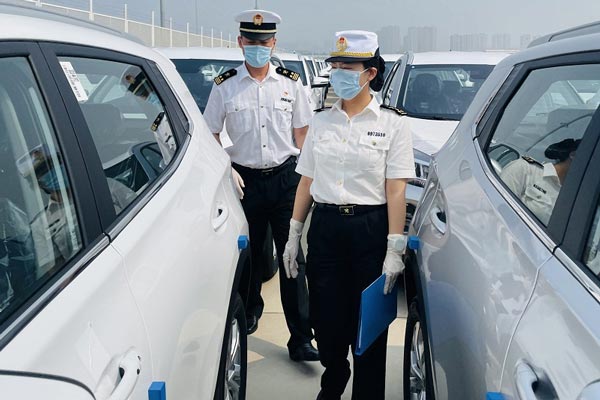 國產(chǎn)汽車駛?cè)虢鸫u賽道