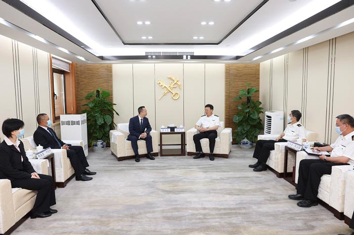 海關(guān)總署署長(zhǎng)俞建華會(huì)見(jiàn)澳門海關(guān)關(guān)長(zhǎng)黃文忠