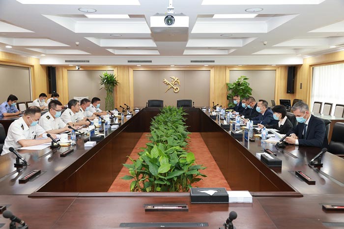 海關(guān)總署署長(zhǎng)俞建華會(huì)見(jiàn)澳門海關(guān)關(guān)長(zhǎng)黃文忠