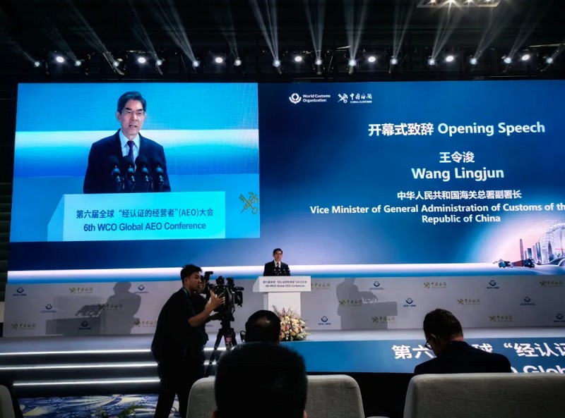 由世界海關(guān)組織主辦，海關(guān)總署和深圳市人民政府共同承辦的第六屆全球“經(jīng)認(rèn)證的經(jīng)營者”（AEO）大會在深圳開幕（圖）