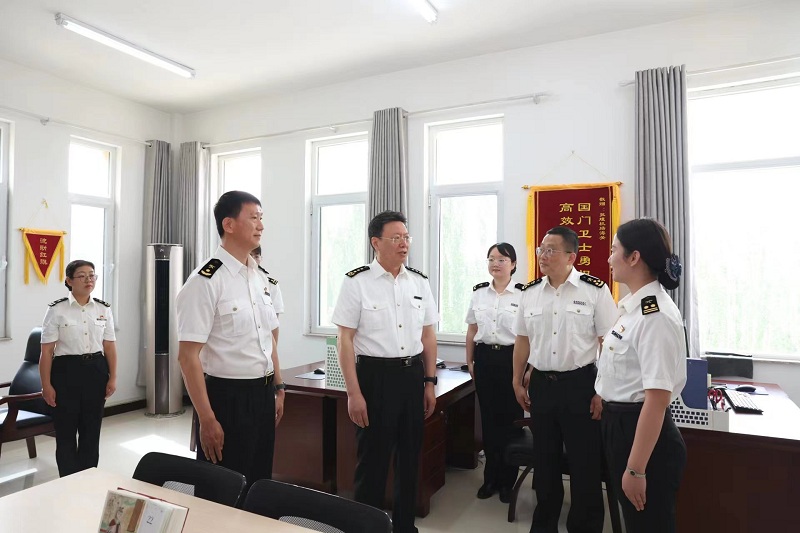 俞建華到蘭州海關(guān)業(yè)務(wù)科室檢查指導(dǎo)黨紀(jì)學(xué)習(xí)教育開(kāi)展情況