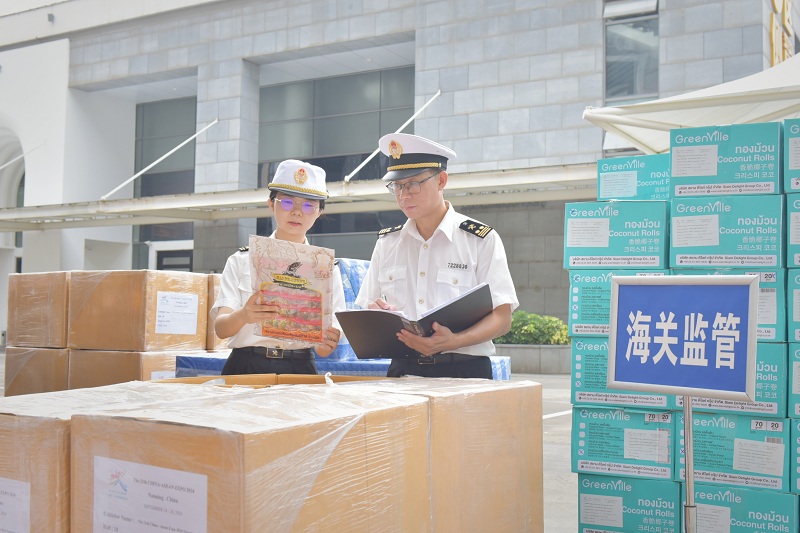 第21屆中國—東盟博覽會(huì)首批展品運(yùn)抵南寧國際會(huì)展中心（圖）