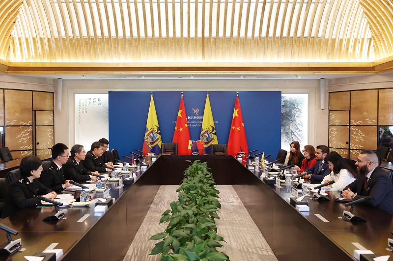 海關(guān)總署副署長王令浚會見厄瓜多爾海關(guān)總署署長羅塞羅（圖）