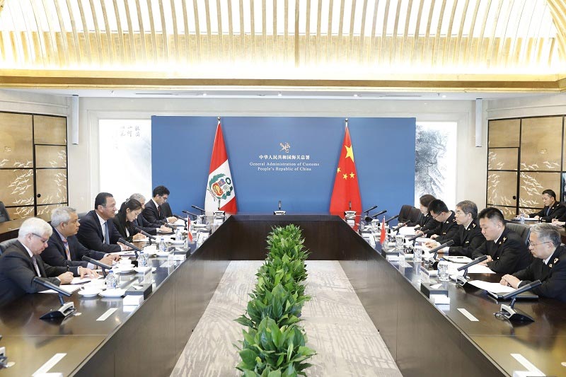 海關(guān)總署副署長(zhǎng)王令浚會(huì)見(jiàn)秘魯農(nóng)業(yè)發(fā)展與灌溉部部長(zhǎng)馬內(nèi)羅